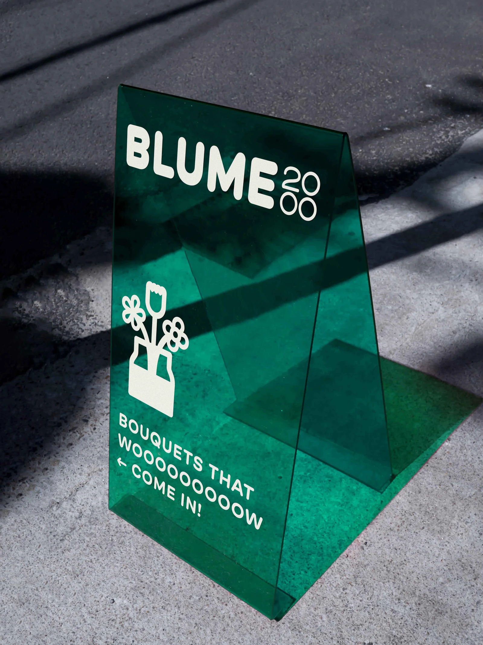 Green acrylic Blume2000 counter display in the sun
